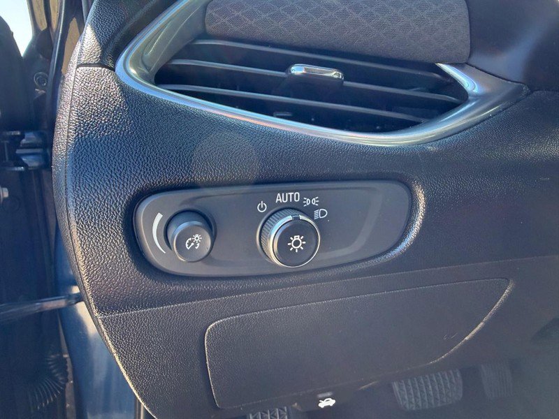 Used 2020 Chevrolet Malibu LT FWD image 18