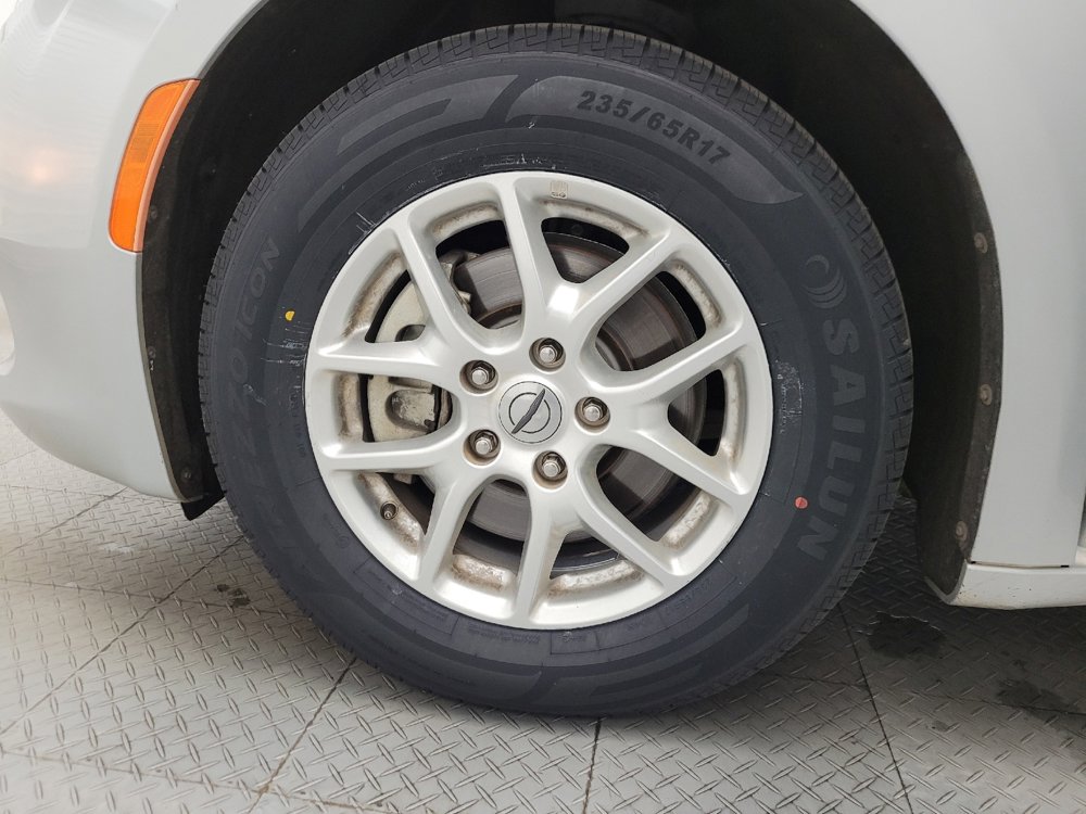 Used 2022 Chrysler Voyager LX FWD image 31