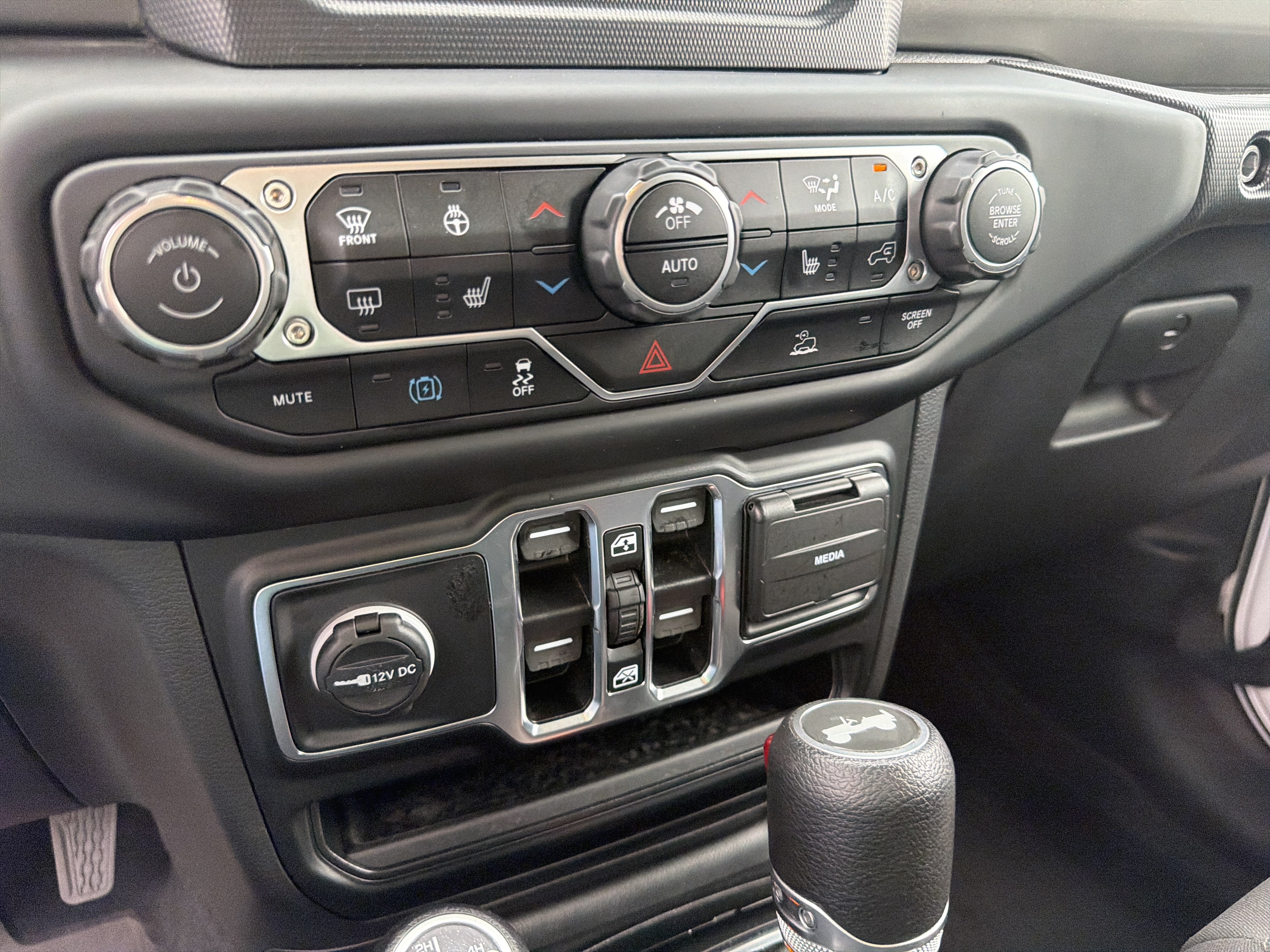 Used 2023 Jeep Wrangler Unlimited w/ Cold Weather Group AWD/4WD image 18