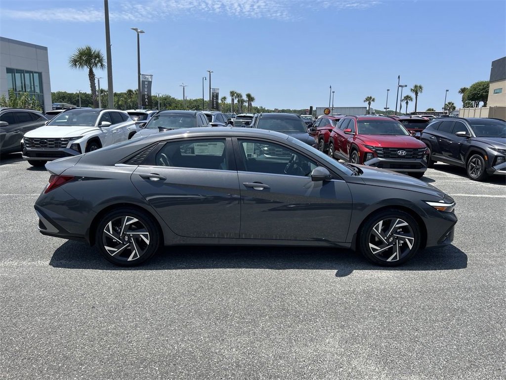 New 2025 Hyundai Elantra Limited image 9