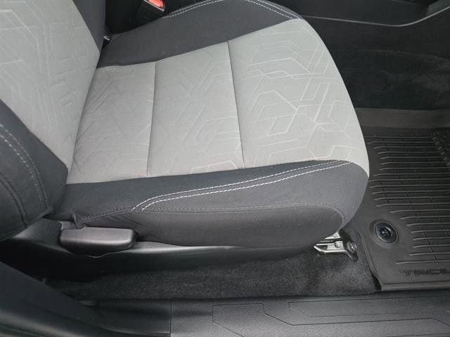 Used 2022 Toyota Tacoma TRD Off-Road image 13