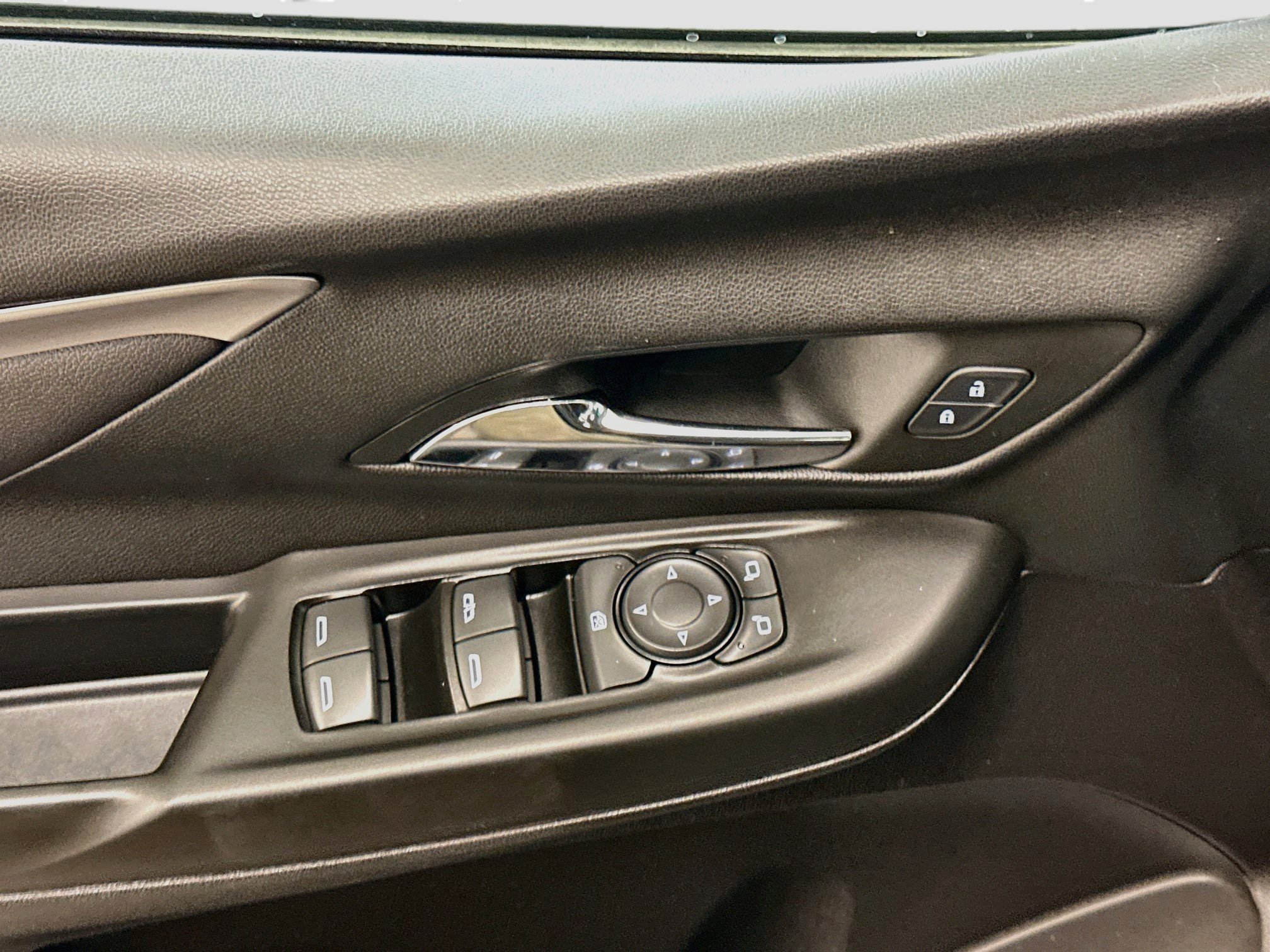 Used 2023 Chevrolet Bolt LT w/ Infotainment Package FWD image 15