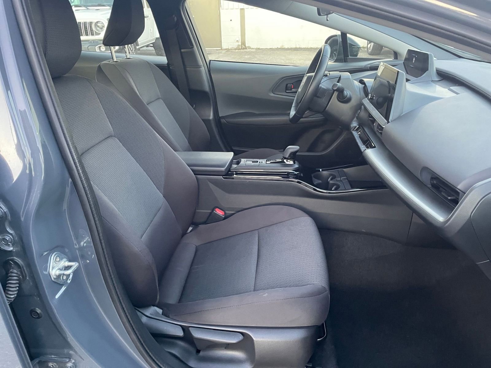 Used 2025 Toyota Prius LE image 34