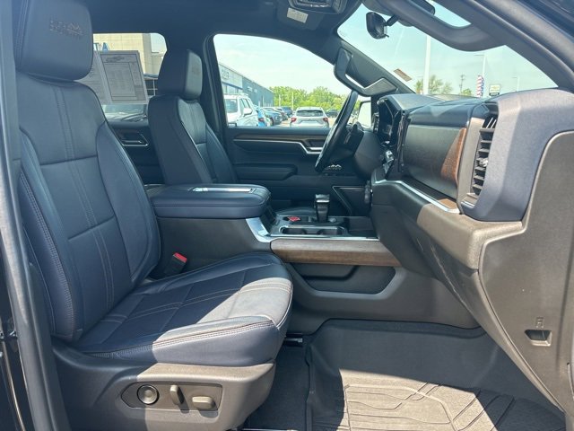 Used 2022 Chevrolet Silverado 1500 High Country w/ Technology Package image 18