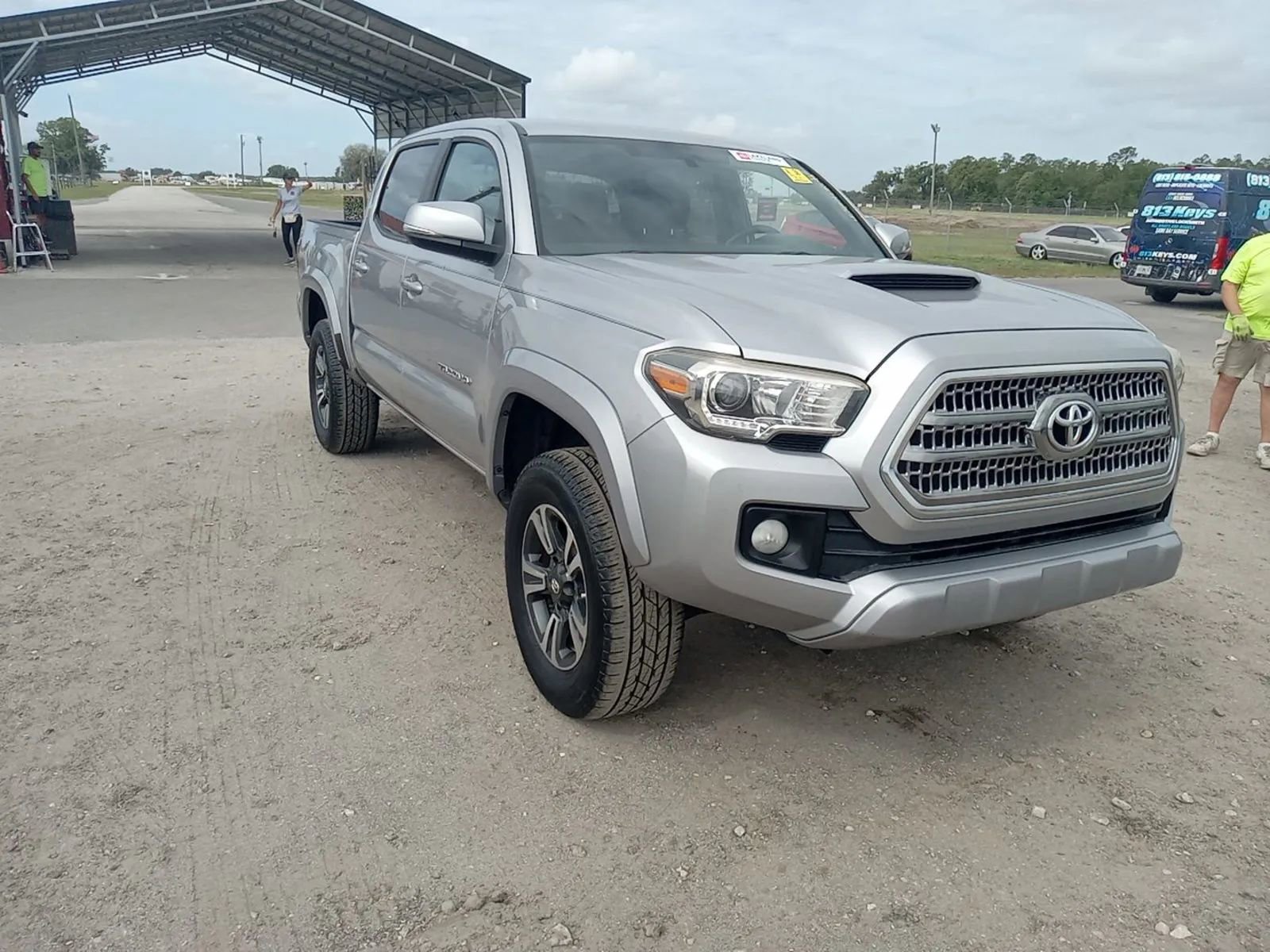 Used 2017 Toyota Tacoma TRD Sport w/ Tow Package (A/T) image 5