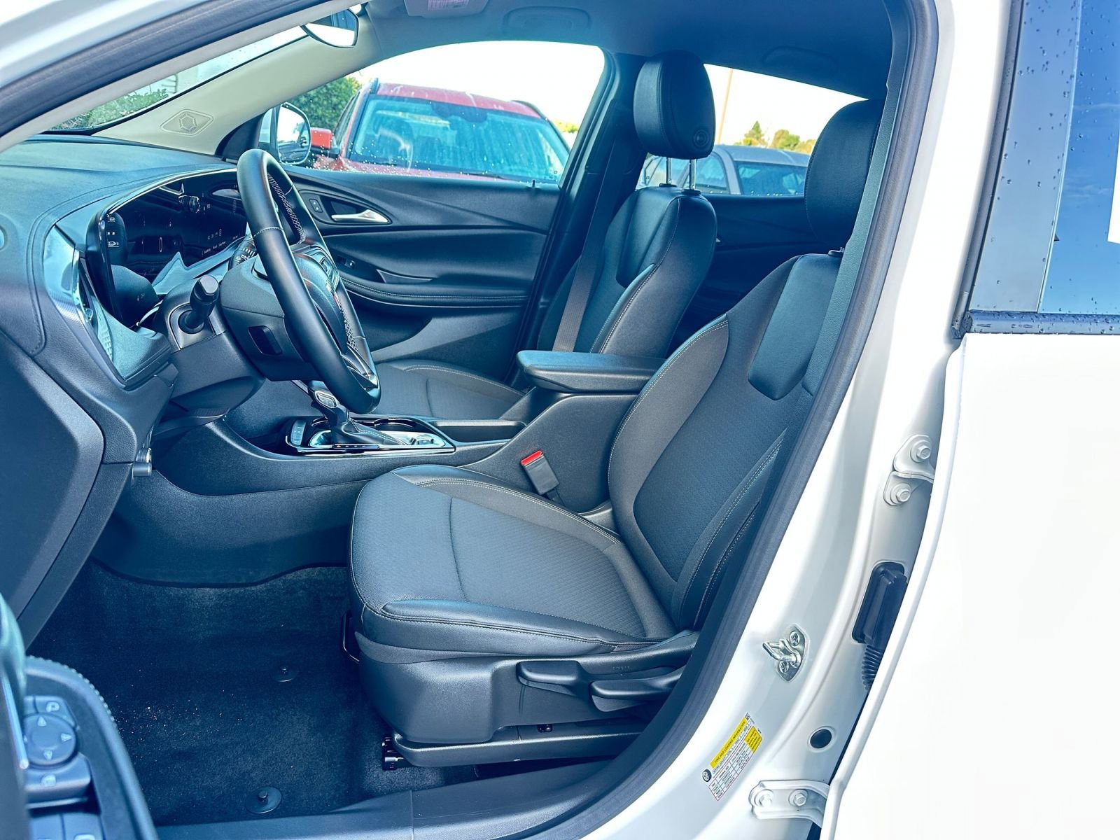 Used 2025 Buick Encore GX Preferred image 36