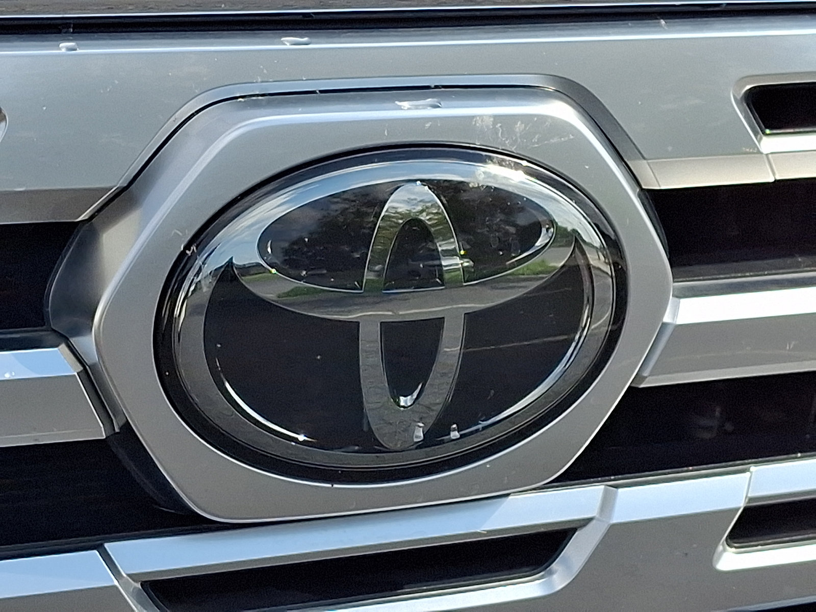 Used 2018 Toyota Tacoma Limited AWD/4WD image 39