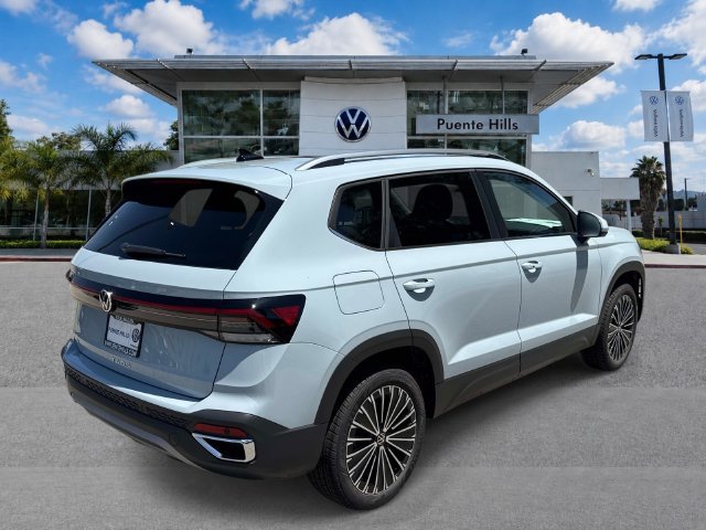 New 2026 Volkswagen Taos SE FWD image 4