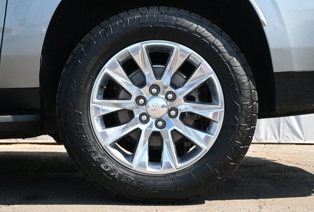 Used 2023 Chevrolet Suburban Premier RWD image 9
