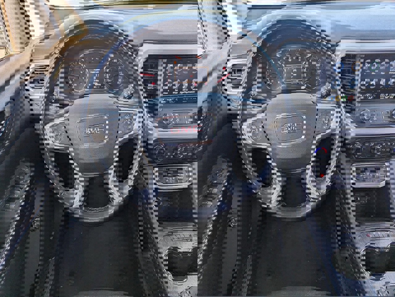 Used 2023 GMC Acadia SLT image 11