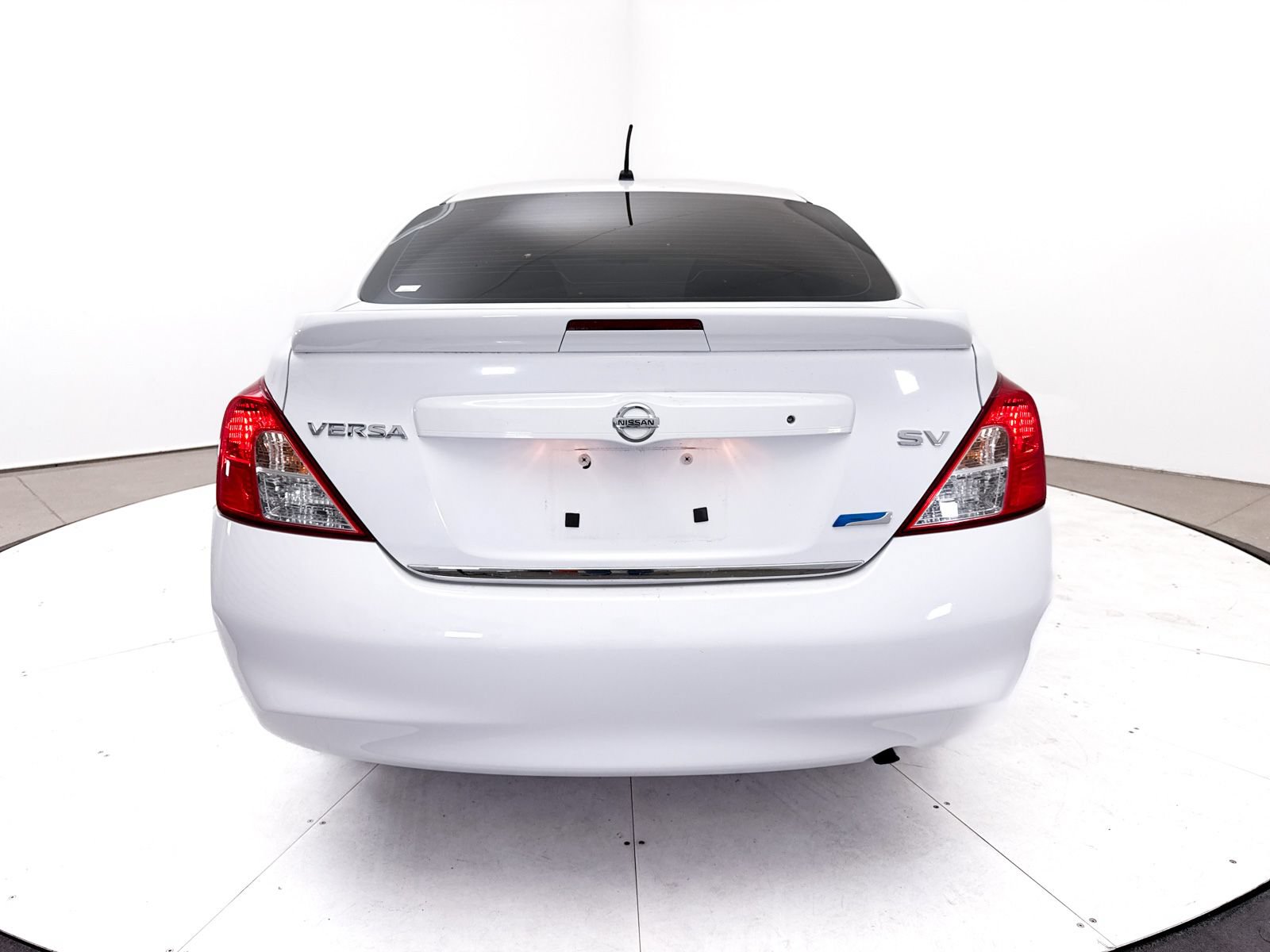 Used 2014 Nissan Versa SV FWD image 10