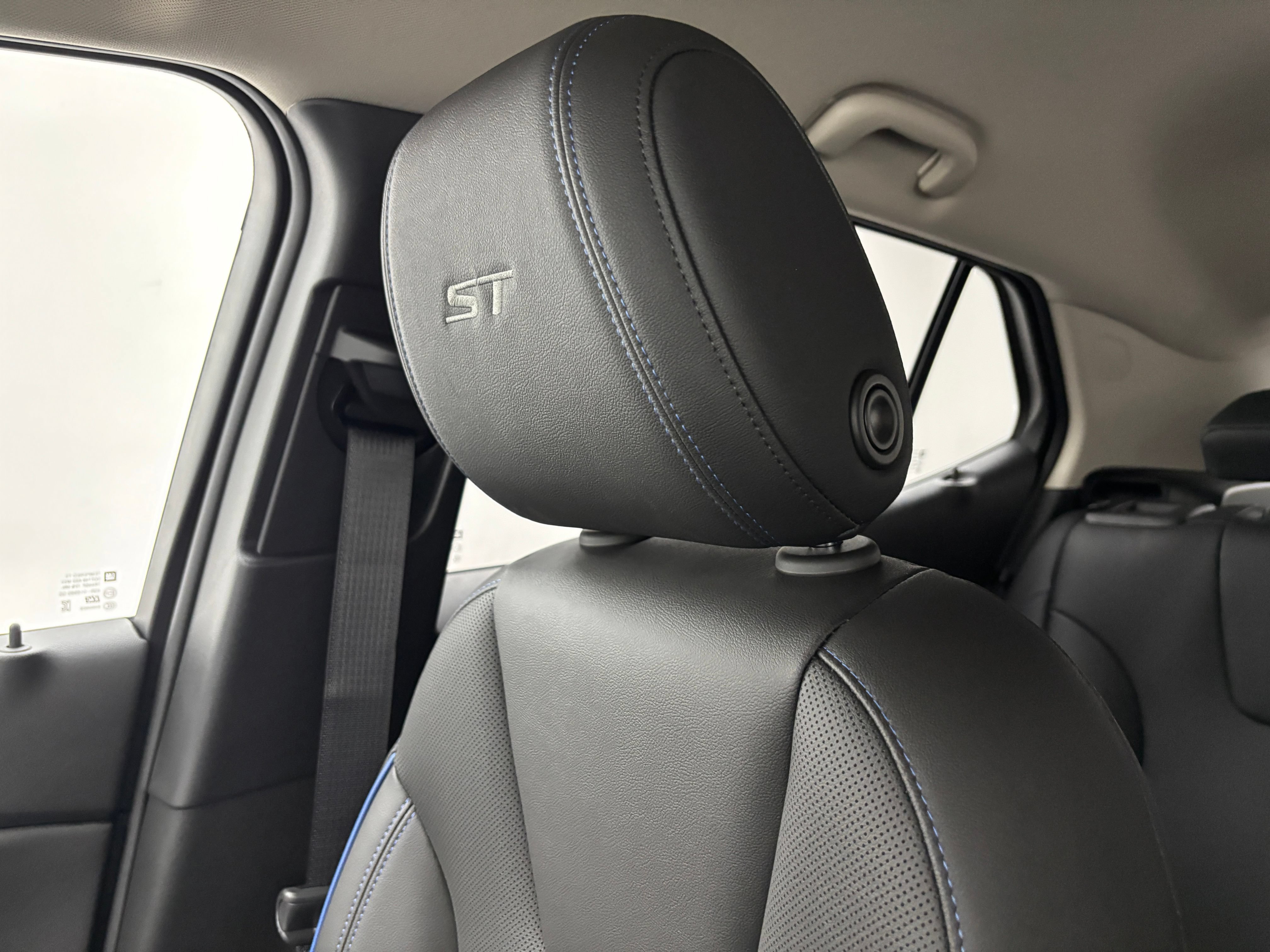 New 2026 Buick Encore GX Sport Touring w/ Advanced Technology Package FWD image 37