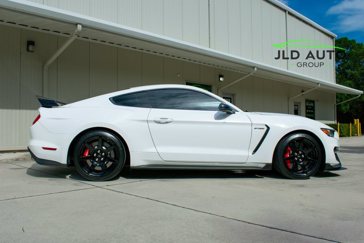 Used 2019 Ford Mustang Shelby GT350R w/ GT350R Equipment Group 920A RWD image 6