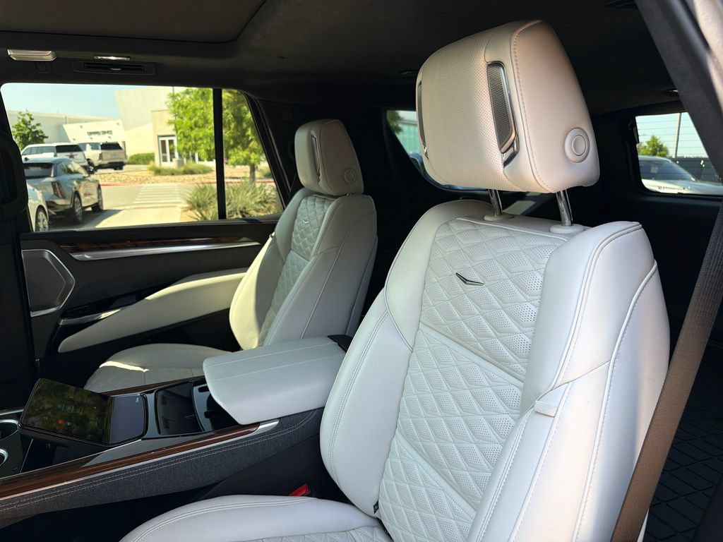 Used 2025 Cadillac Escalade Sport Platinum AWD/4WD image 38