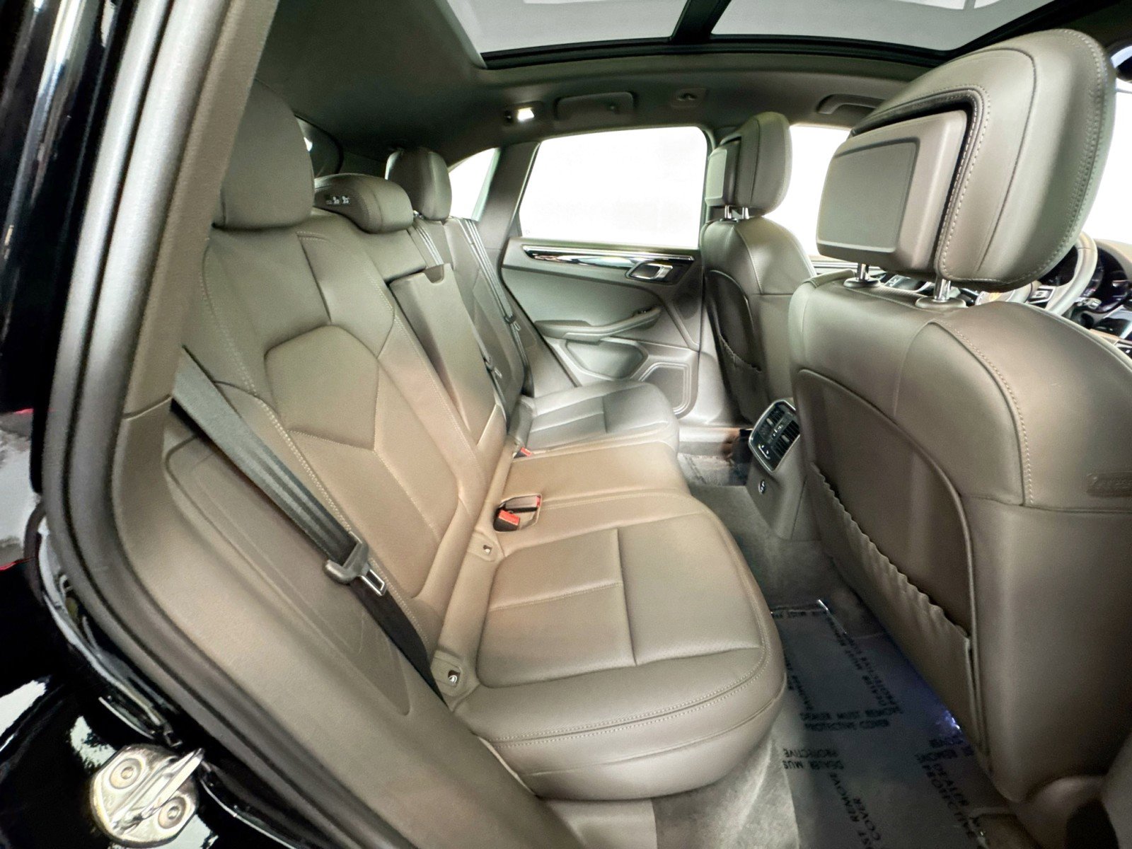 Certified 2025 Porsche Macan image 23