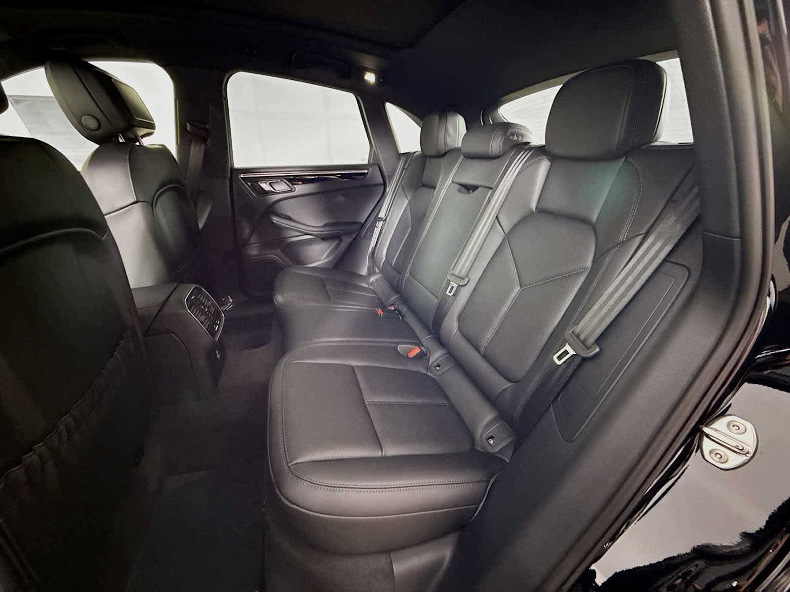 New 2025 Porsche Macan AWD/4WD image 17