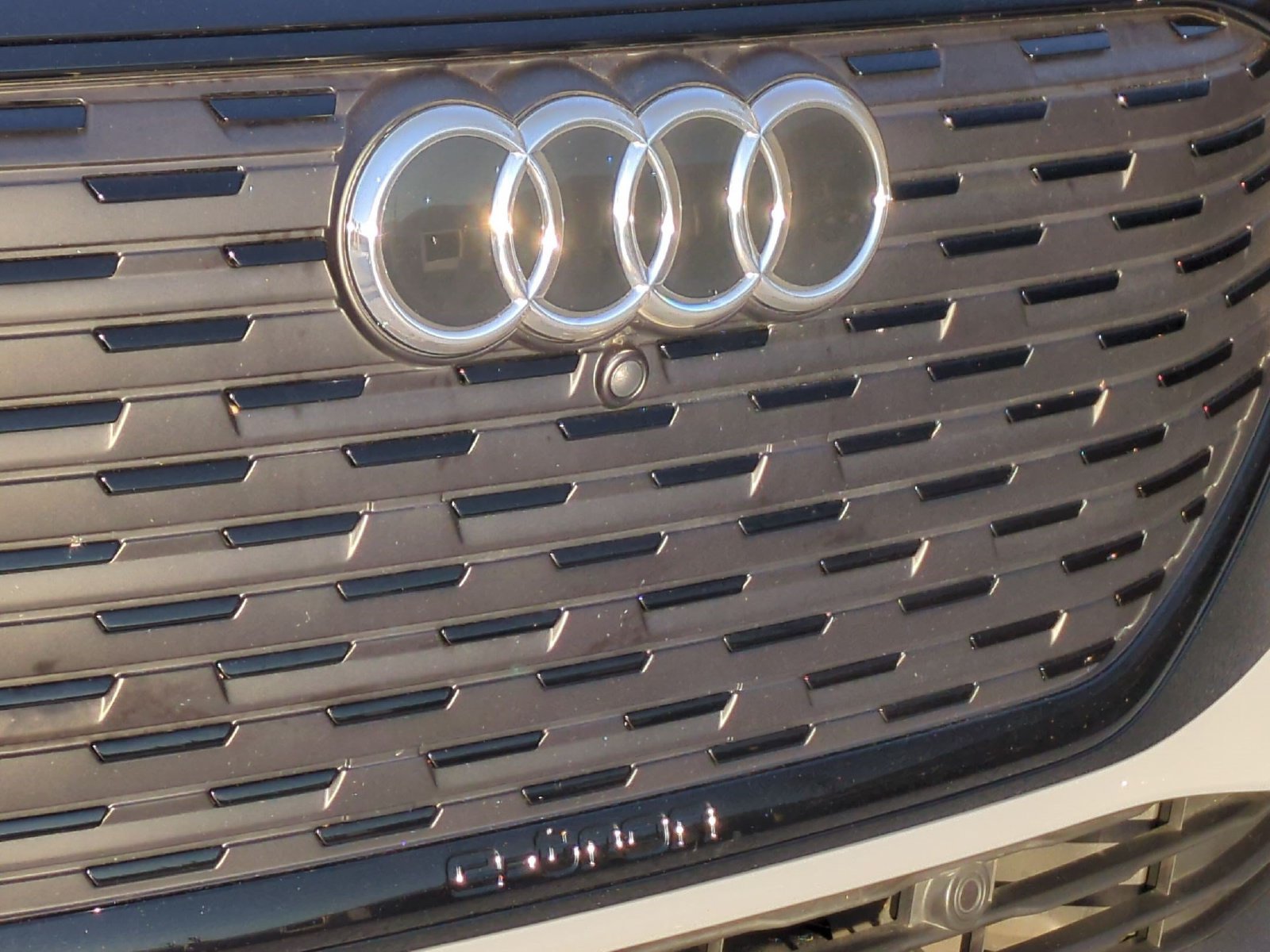Used 2024 Audi Q4 e-tron Premium w/ Convenience Package AWD/4WD image 25