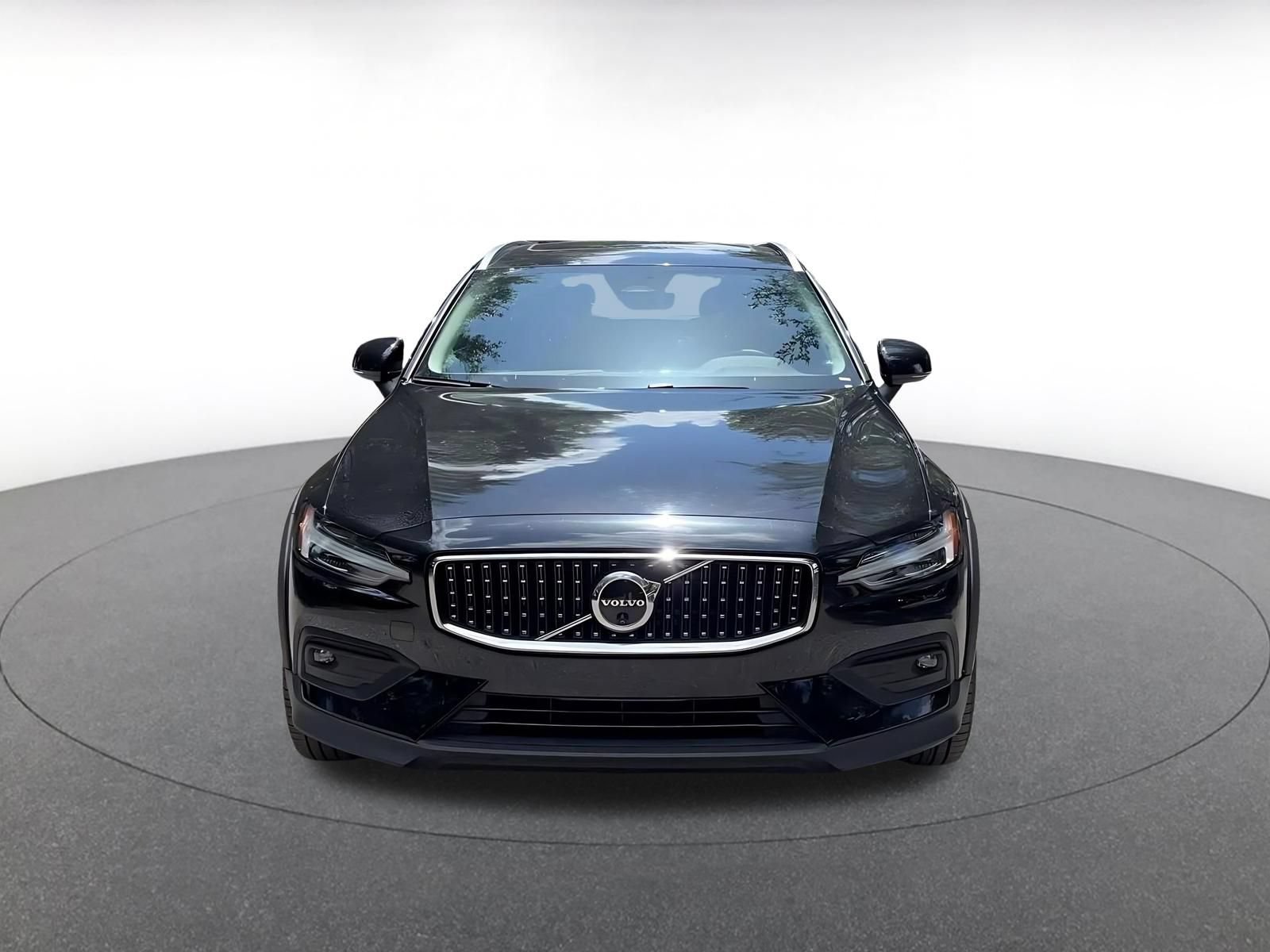 Used 2025 Volvo V60 B5 Cross Country Plus AWD/4WD image 4