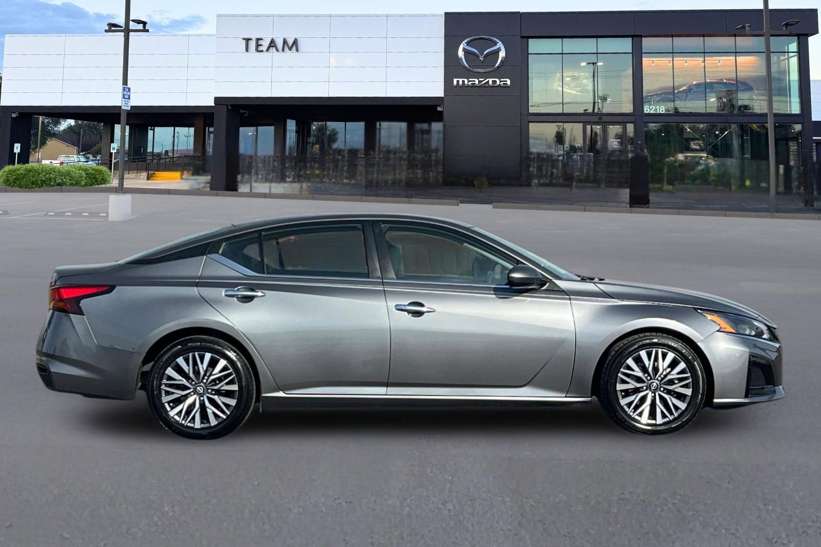 Used 2023 Nissan Altima 2.5 SV image 3