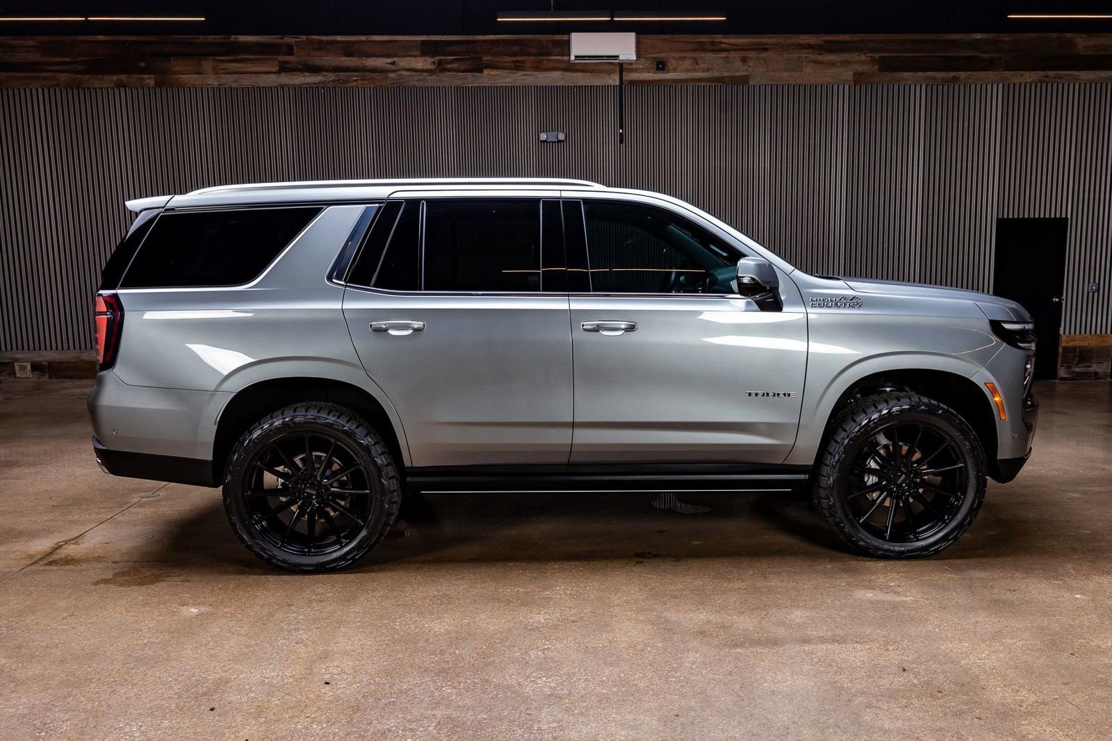 Used 2025 Chevrolet Tahoe High Country AWD/4WD image 11