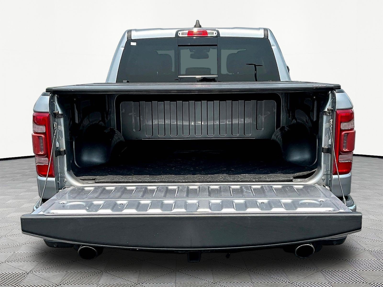 Used 2020 RAM 1500 Laramie AWD/4WD image 7