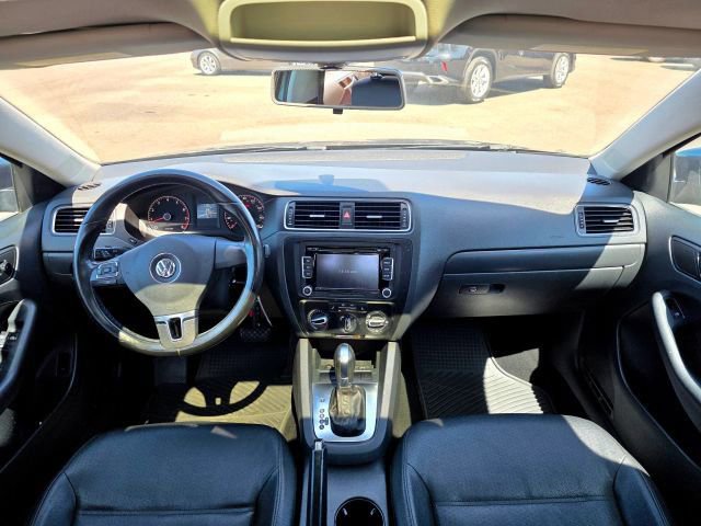 Used 2011 Volkswagen Jetta SE FWD image 9