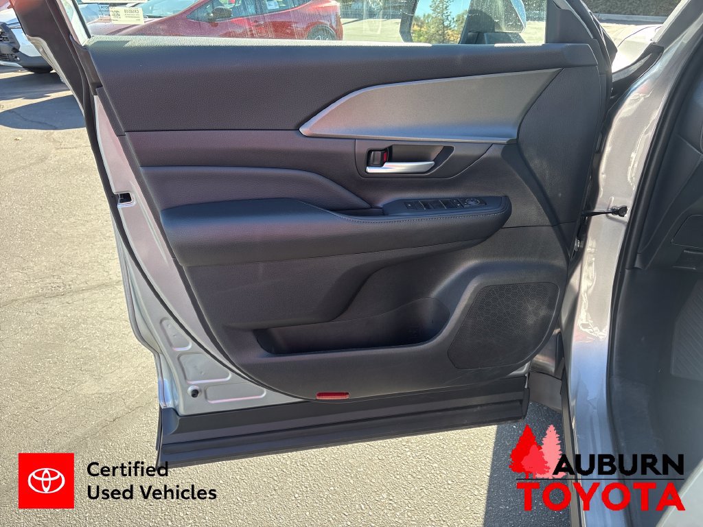 Used 2025 Toyota Grand Highlander AWD image 10