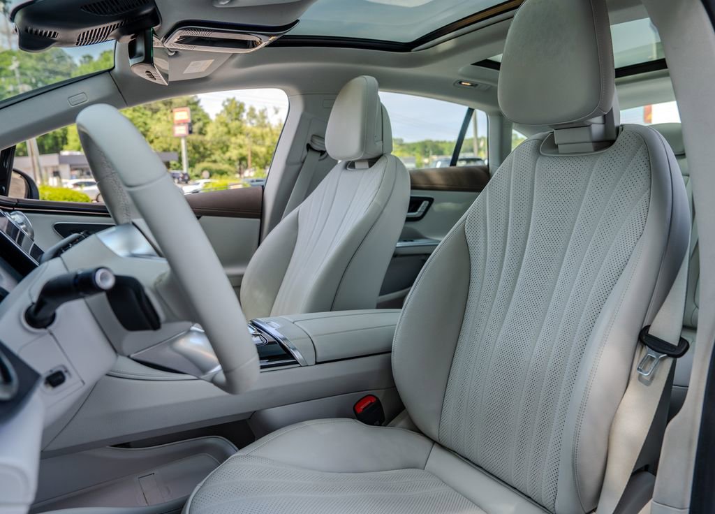 Used 2023 Mercedes-Benz EQE 500 4MATIC Sedan image 19