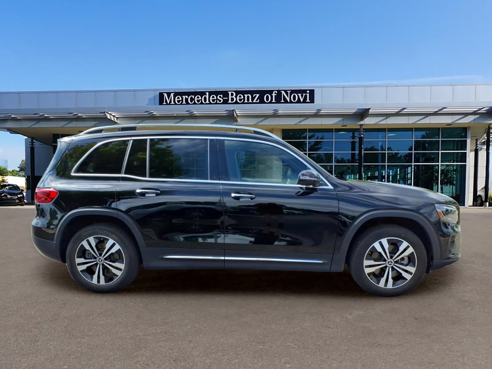 Certified 2025 Mercedes-Benz GLB 250 4MATIC image 6