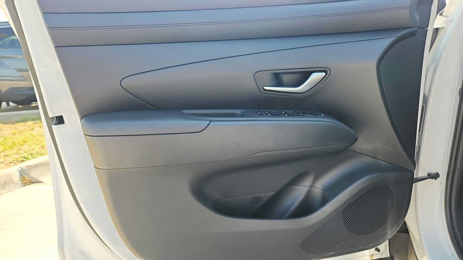 Used 2025 Hyundai Santa Cruz SE FWD image 36