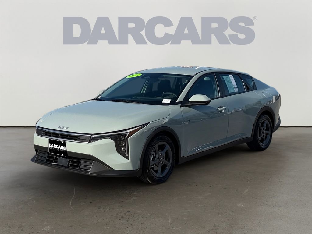 Used 2025 Kia K4 LXS image 3