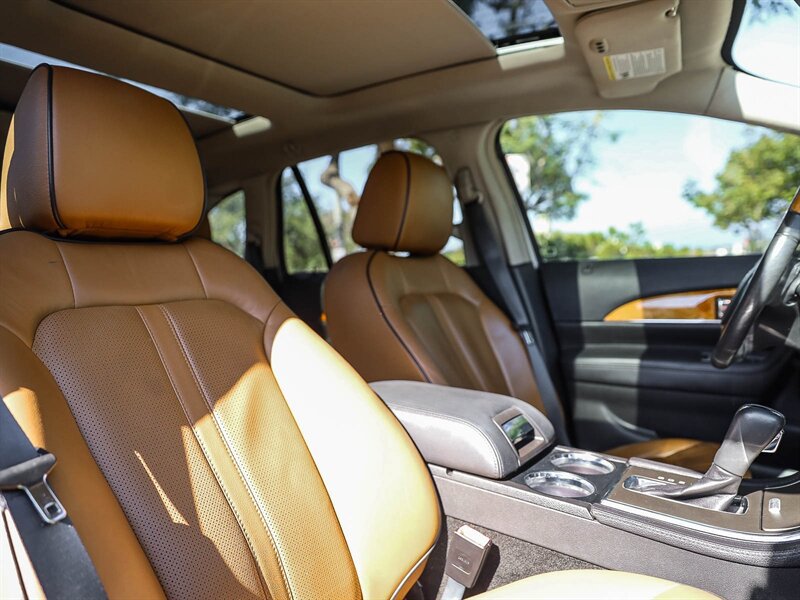 Used 2014 Lincoln MKX FWD w/ Equipment Group 102A image 32