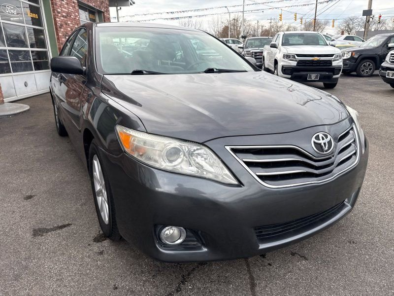 Used 2010 Toyota Camry XLE FWD image 3