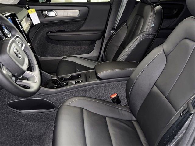 New 2025 Volvo XC40 B5 Core w/ Protection Package Premier image 20