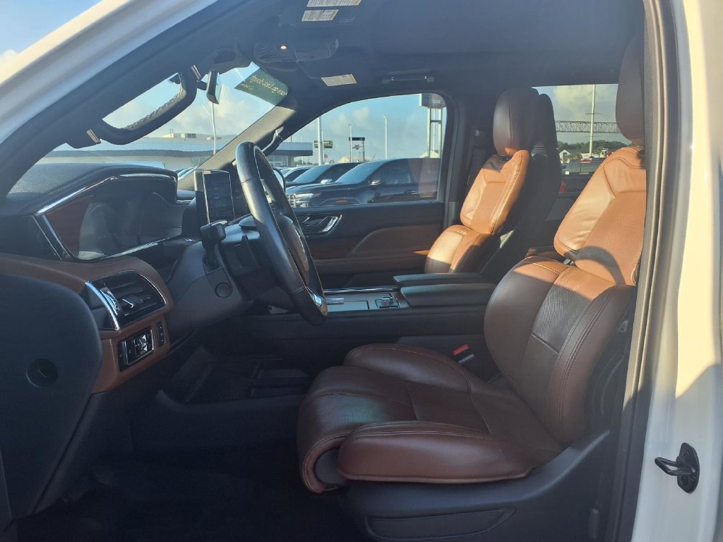 Used 2024 Lincoln Navigator Reserve AWD/4WD image 17