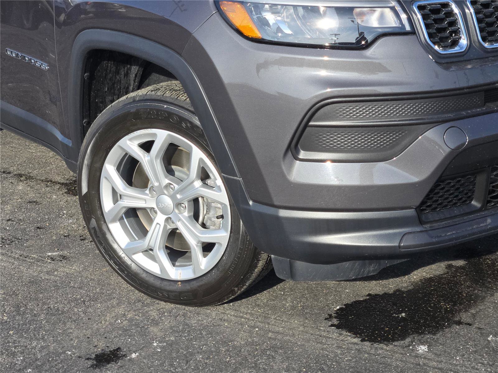 Used 2024 Jeep Compass Sport image 4