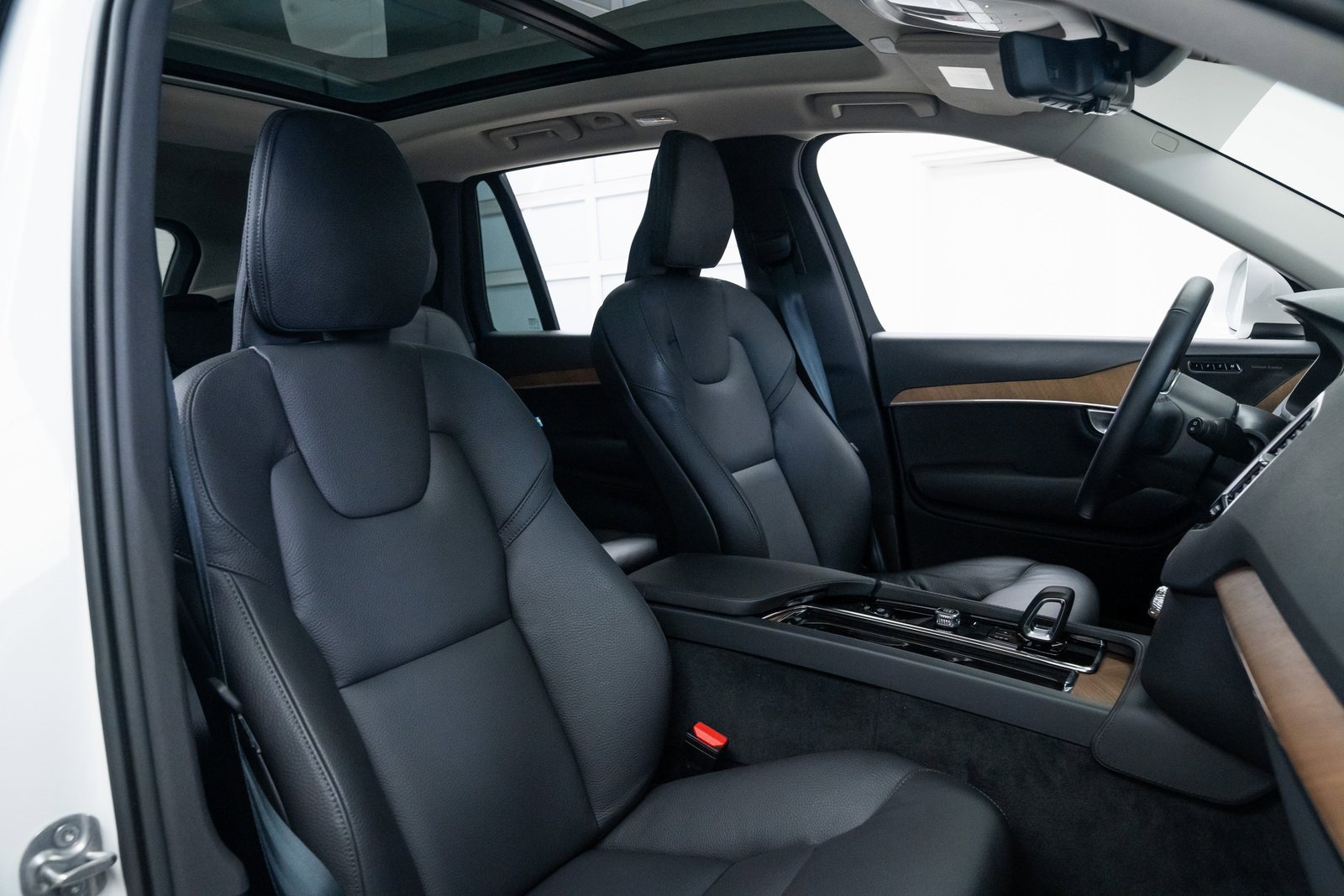 Used 2025 Volvo XC90 T8 Plus image 26