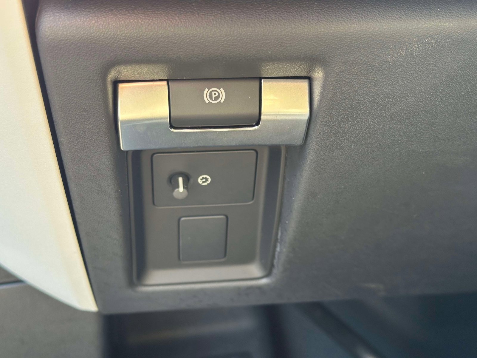 Used 2025 Land Rover Defender 110 S AWD/4WD image 22