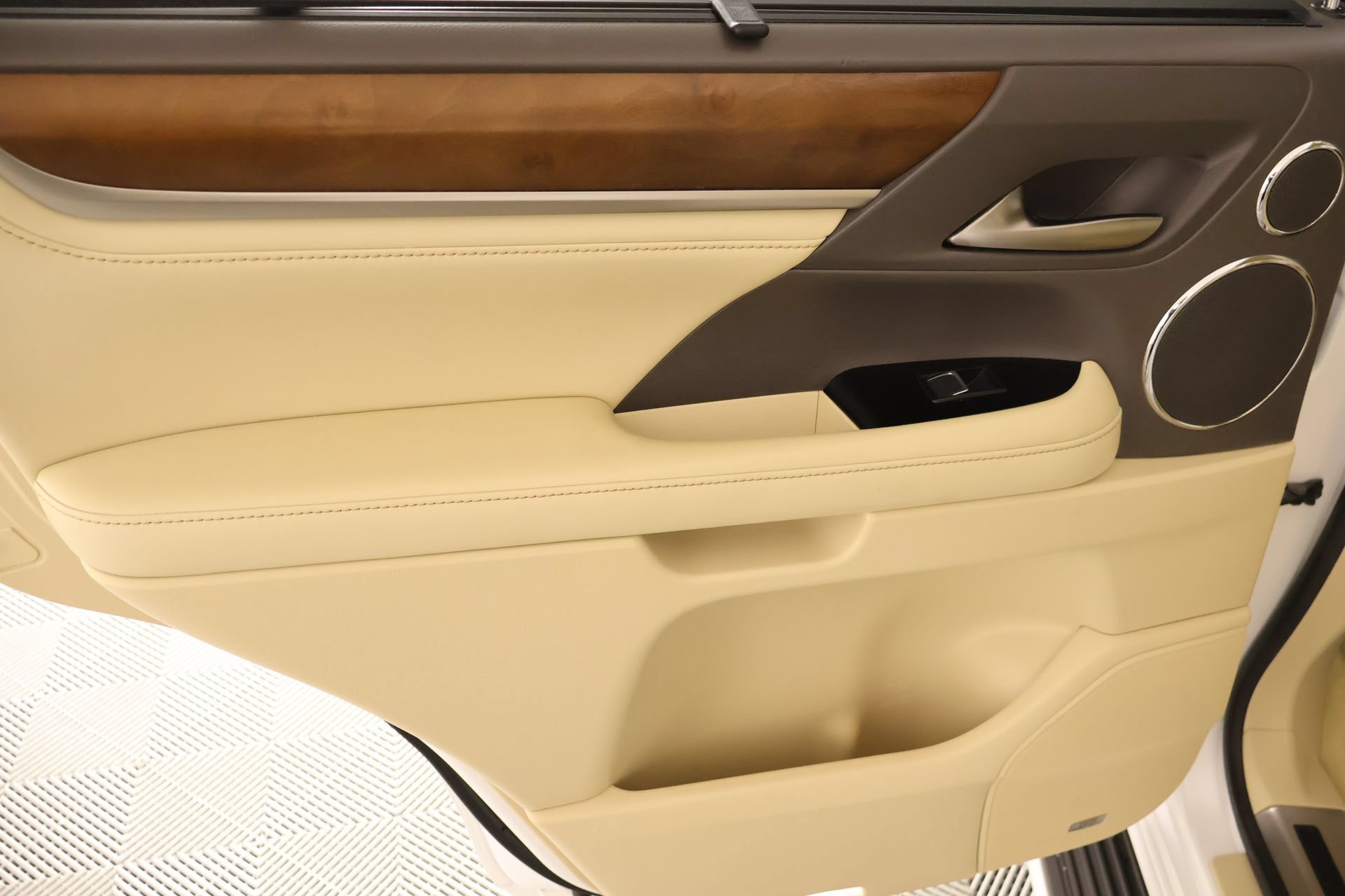 Used 2021 Lexus LX 570 4WD w/ Luxury Package image 21