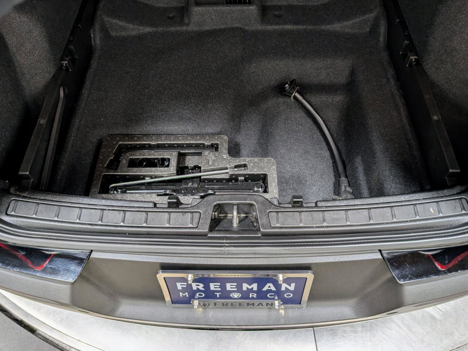 Used 2023 Volvo XC40 Recharge Core image 19