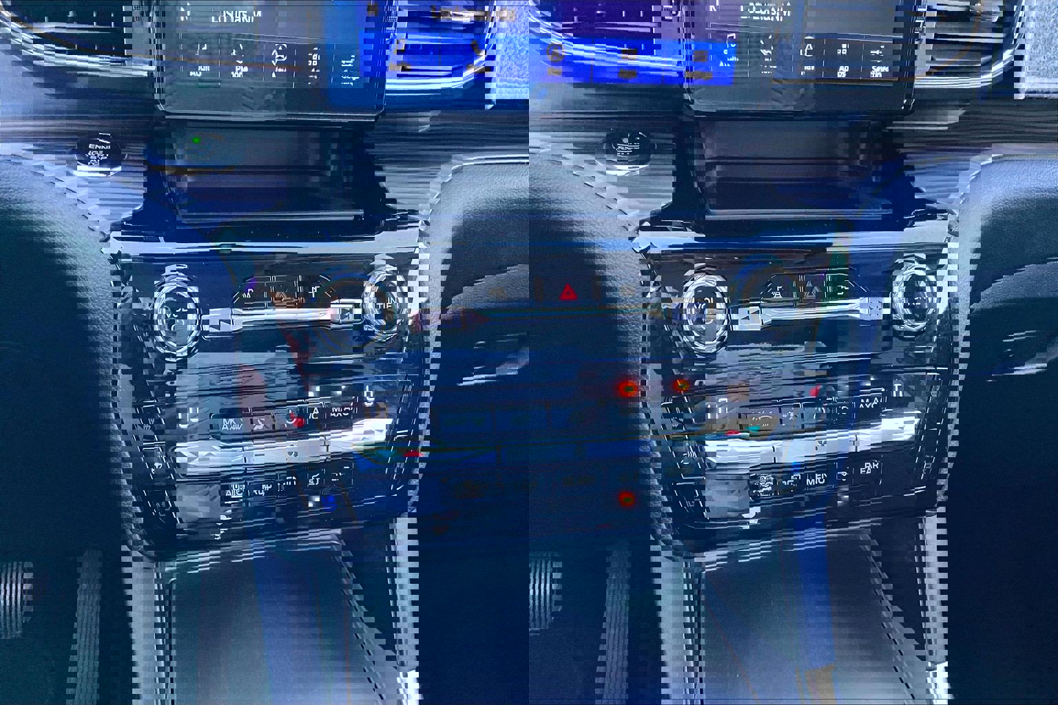 Used 2021 Ford Explorer Limited w/ Equipment Group 301A image 15