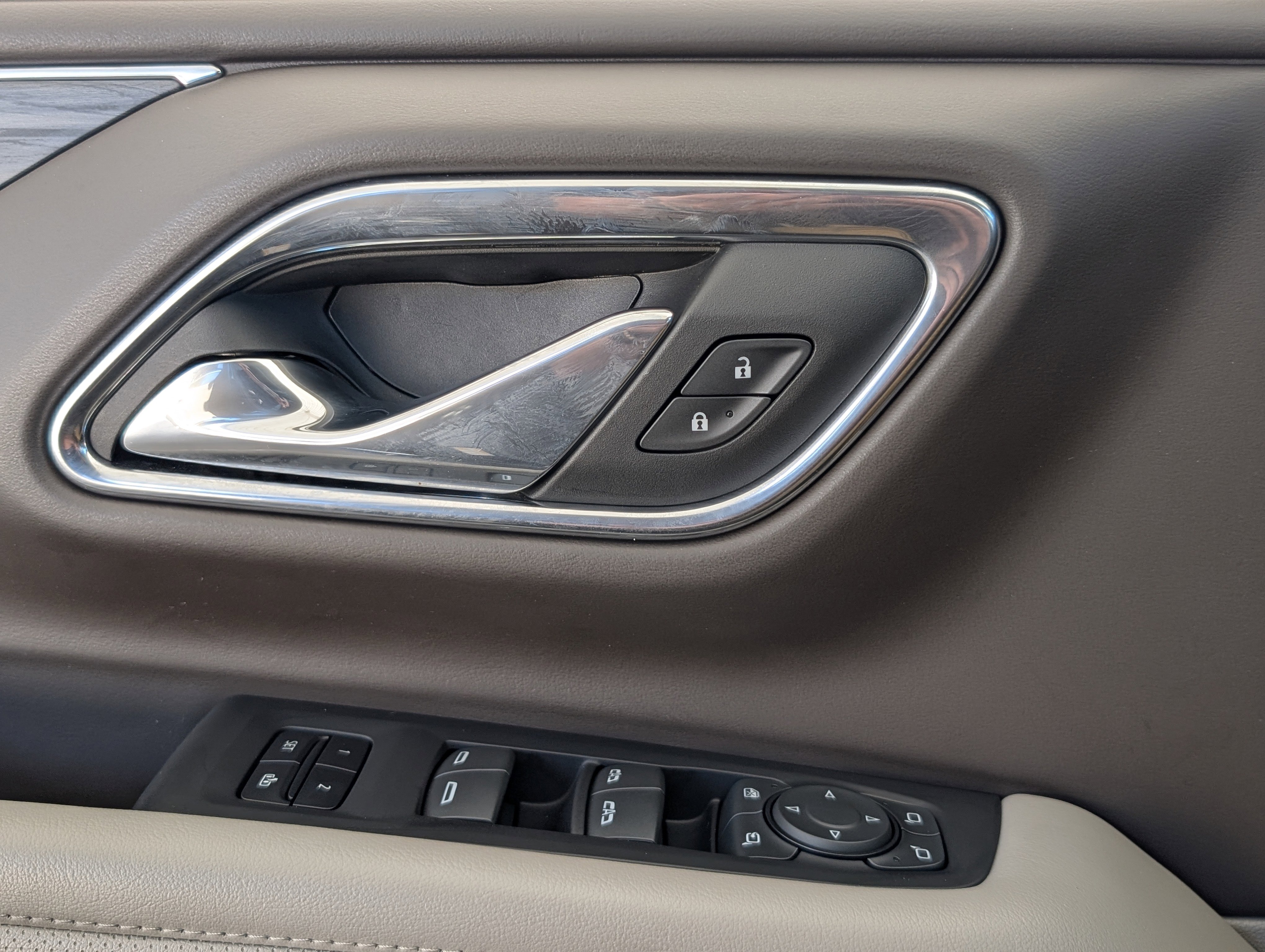 Used 2023 GMC Yukon XL SLT w/ SLT Luxury Package image 14