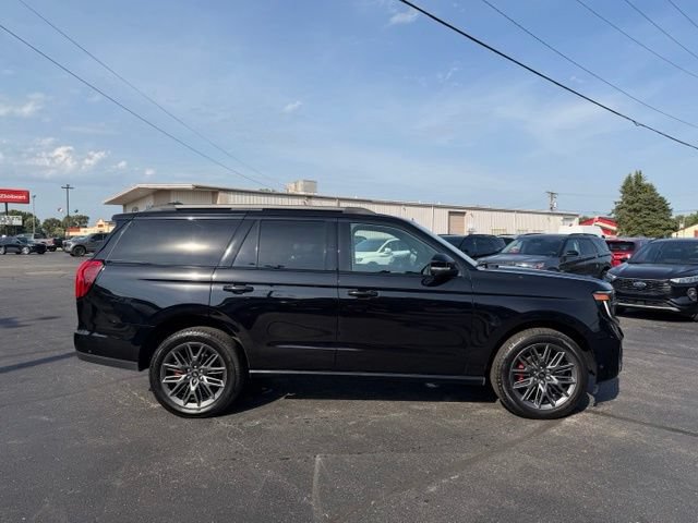 Used 2025 Ford Expedition Platinum w/ Stealth Performance Package AWD/4WD image 7