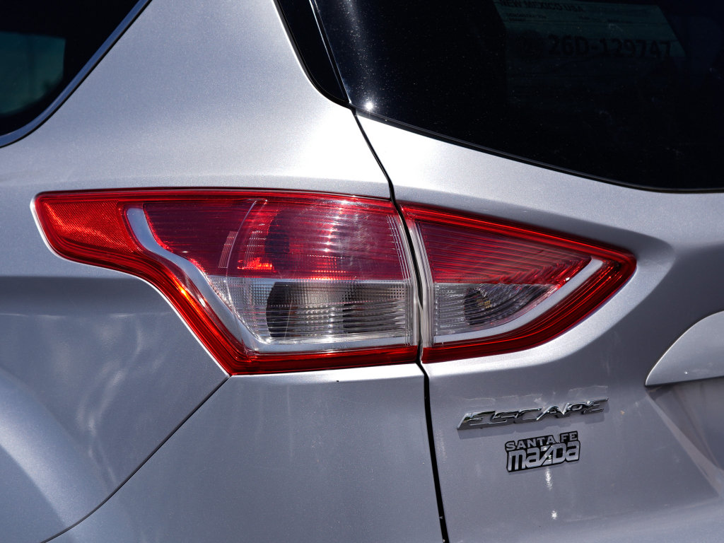 Used 2016 Ford Escape SE w/ Equipment Group 201A FWD image 9
