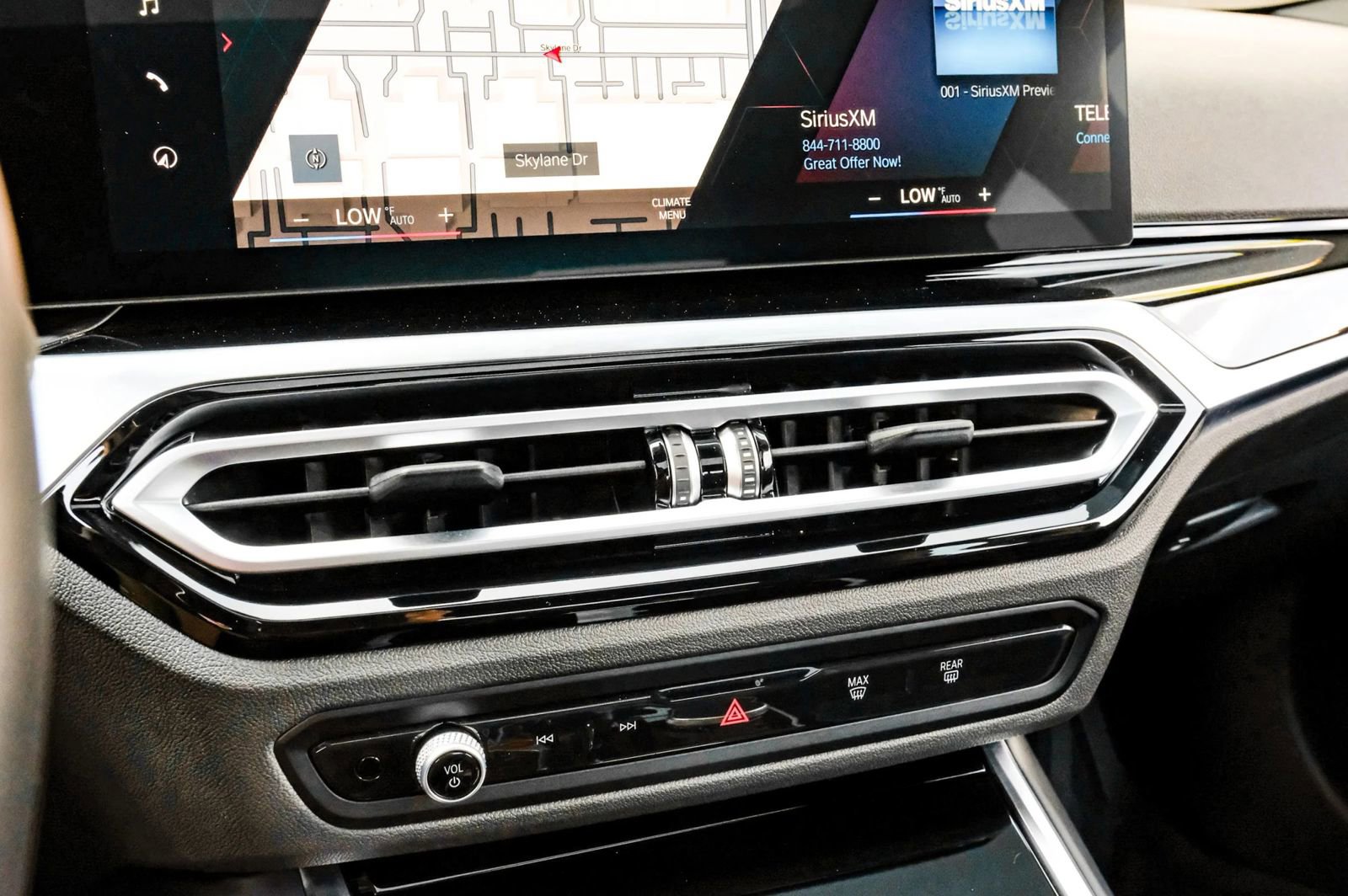 Used 2024 BMW M2 w/ Lighting Package image 33