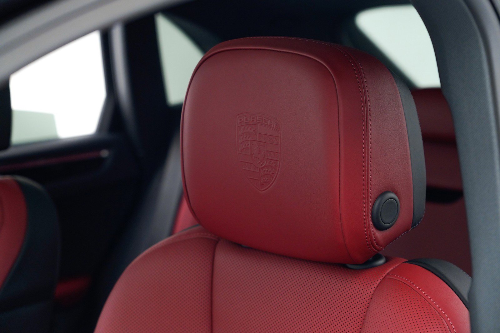 New 2026 Porsche Macan image 18