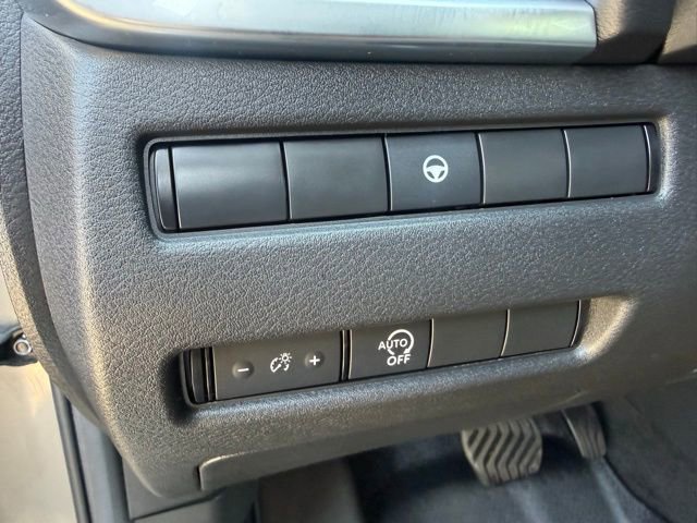Used 2023 Nissan Rogue SV image 21