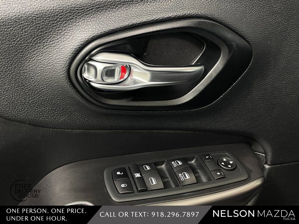 Used 2021 Jeep Cherokee Latitude Plus image 21