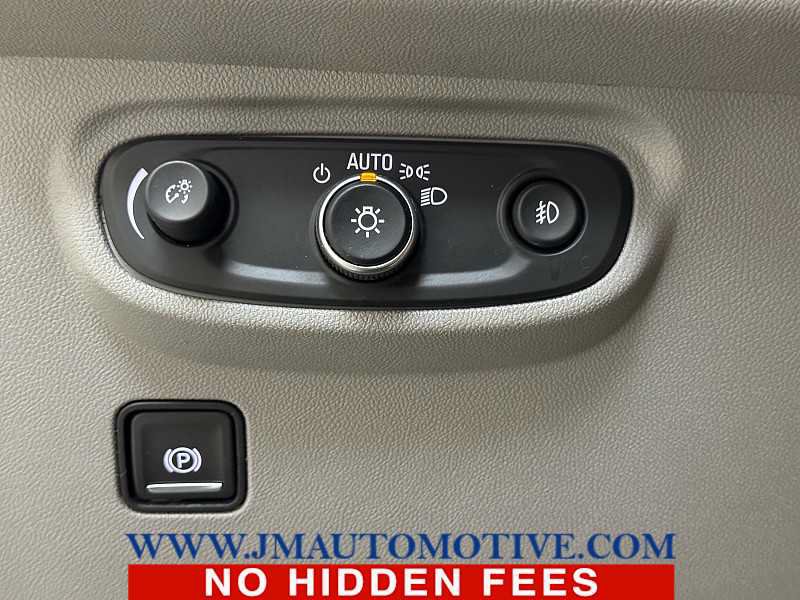 Used 2024 GMC Terrain SLT AWD/4WD image 33