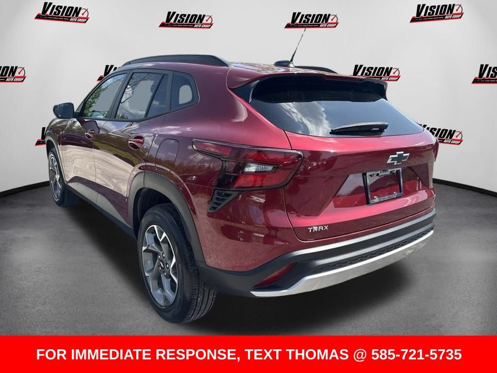 Used 2024 Chevrolet Trax LT w/ Driver Confidence Package FWD image 3